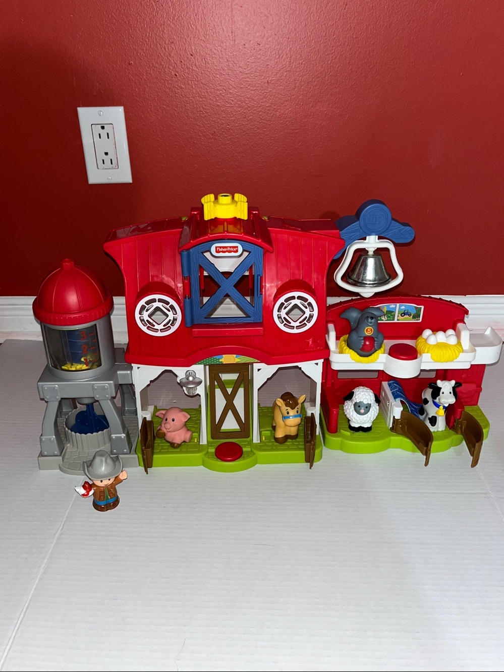 Little People Barn with Farmer And animals - 6 figurines - Works